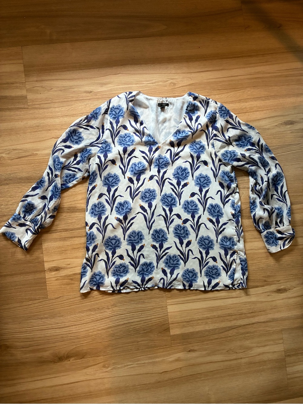 Ann Taylor White and Blue Floral V-Neck Tunic
